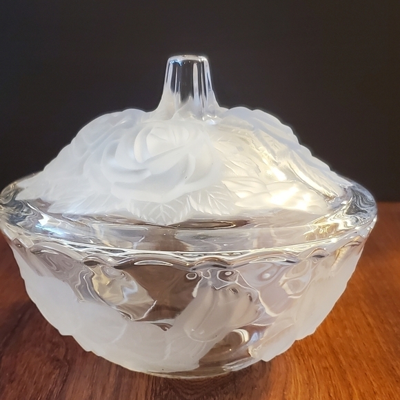 Studio Nova Crystal Frosted Rose Pattern Candy Dish With Lid Etched Cut Glass - Picture 4 of 13